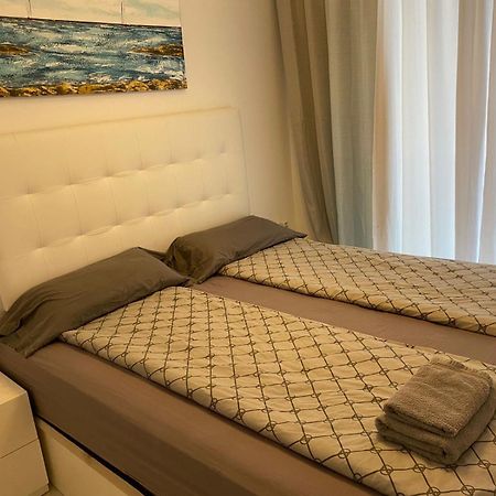 Apartment Deluxe Clara Sea Senses Torrevieja Dış mekan fotoğraf